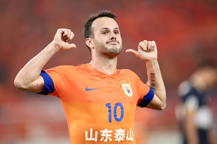 九游-记者赞卡扎伊什维利：背后有压迫停球后还能找回平衡，牛！